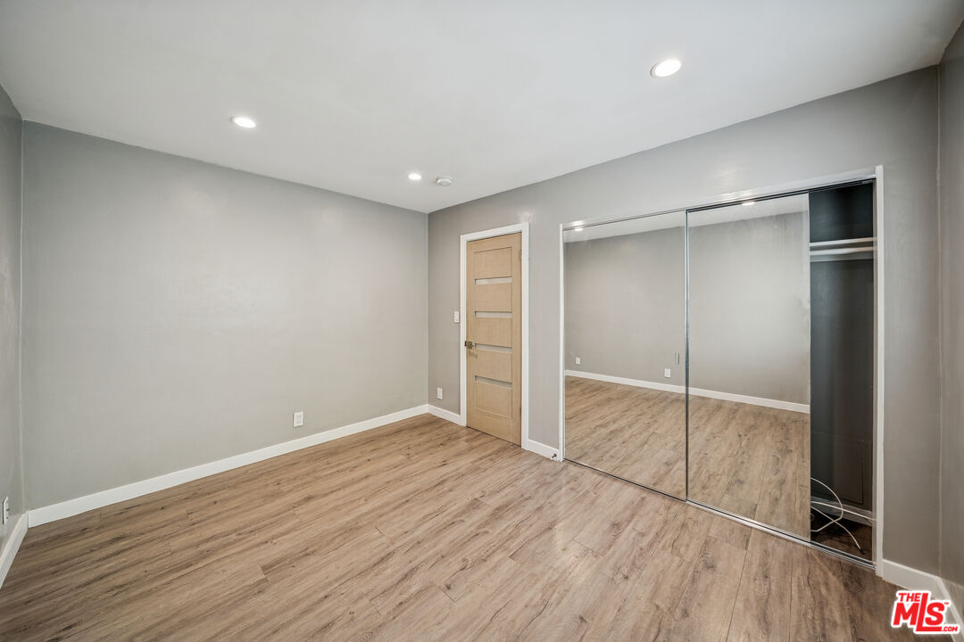 252 S New Hampshire Unit: 4