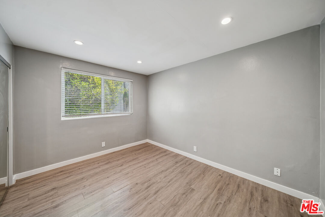 252 S New Hampshire Unit: 4