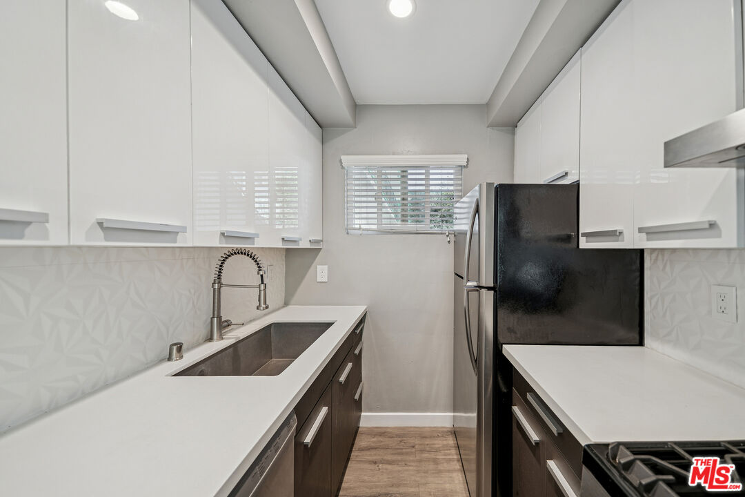 252 S New Hampshire Unit: 4