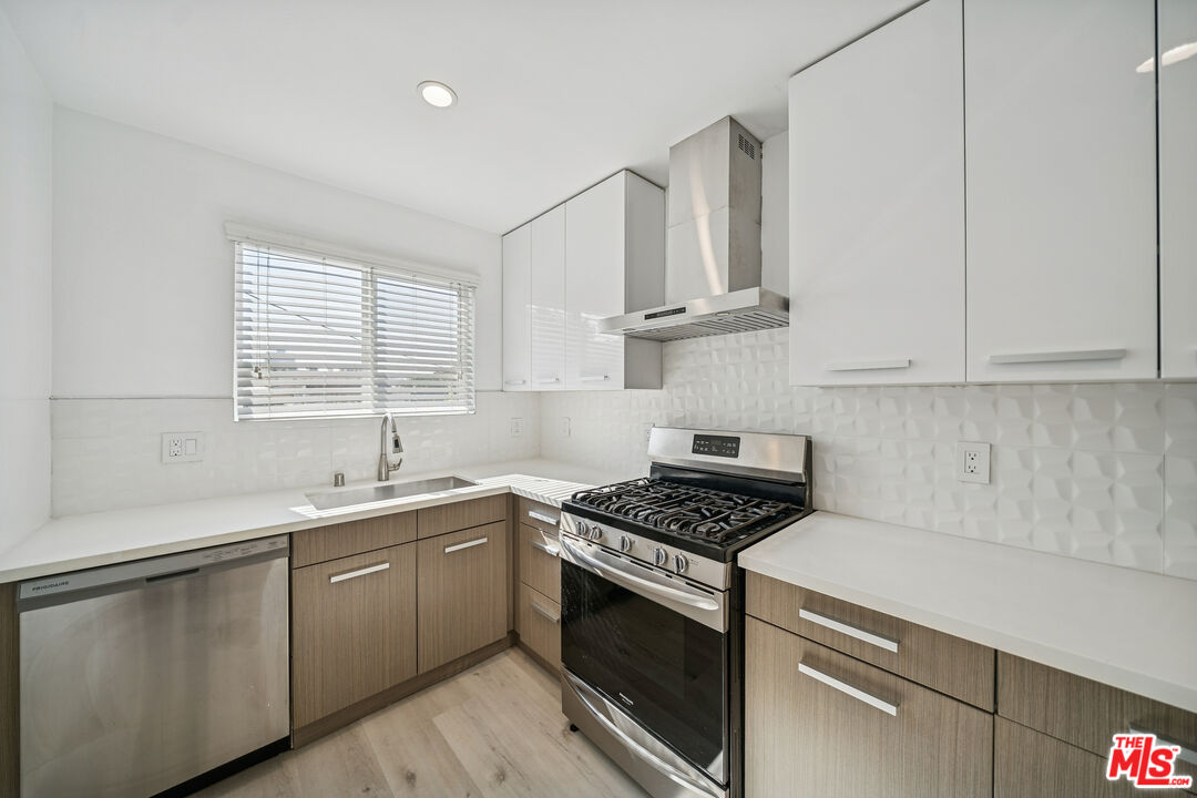 252 S New Hampshire Unit: 11