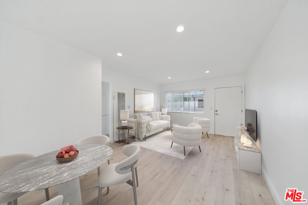 252 S New Hampshire Unit: 11