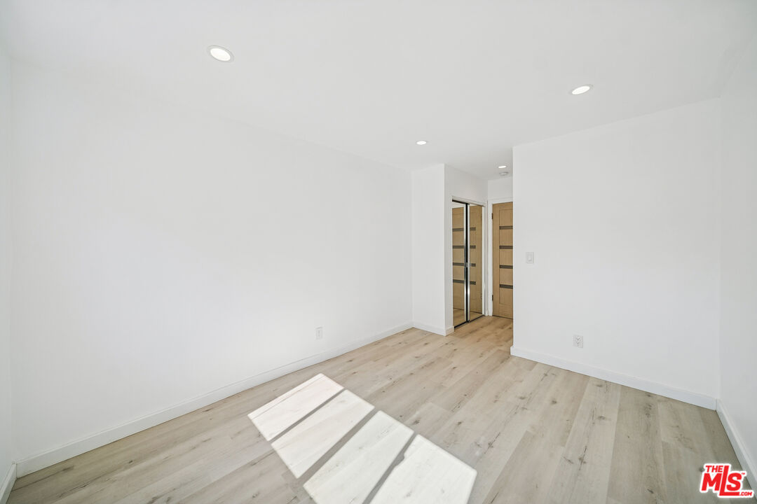 252 S New Hampshire Unit: 11