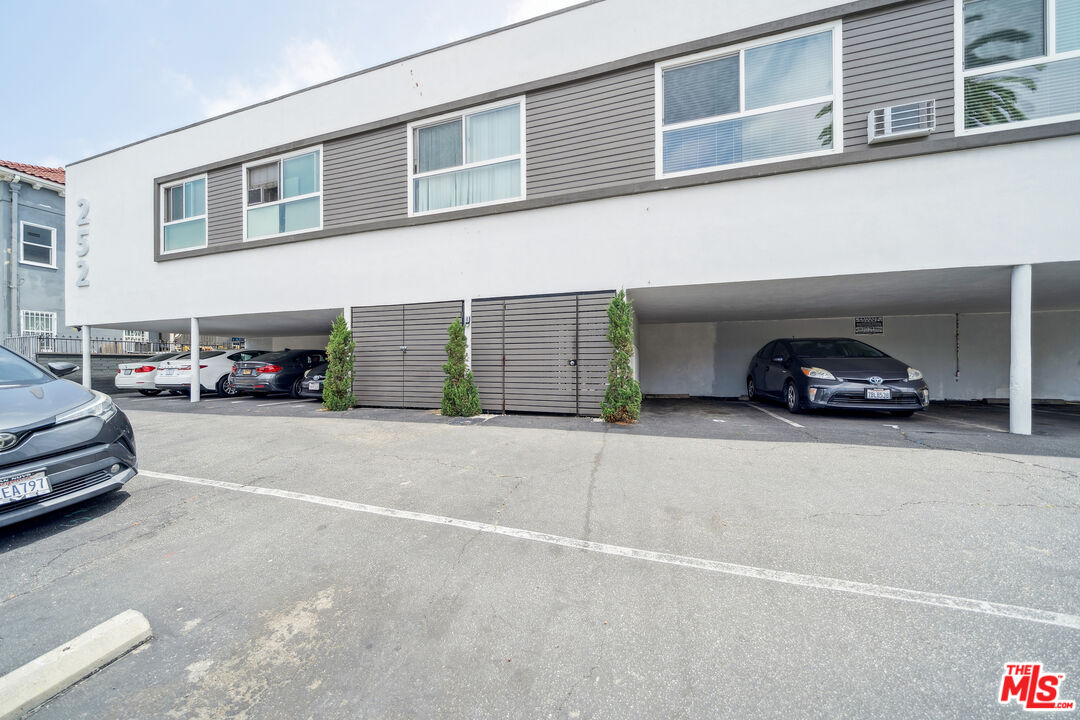 252 S New Hampshire Unit: 11