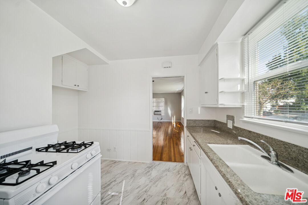 5329 Vantage Ave Unit: 1