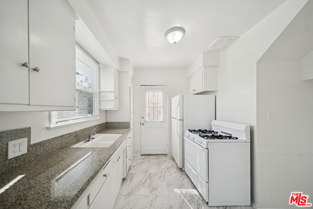 5329 Vantage Ave Unit: 1