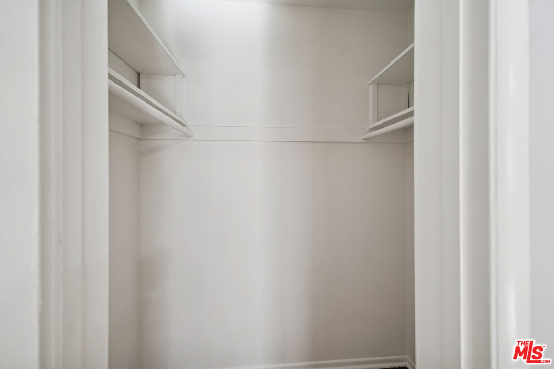 5329 Vantage Ave Unit: 1