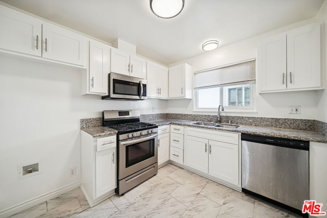 3652 Carmona Ave Unit: 6