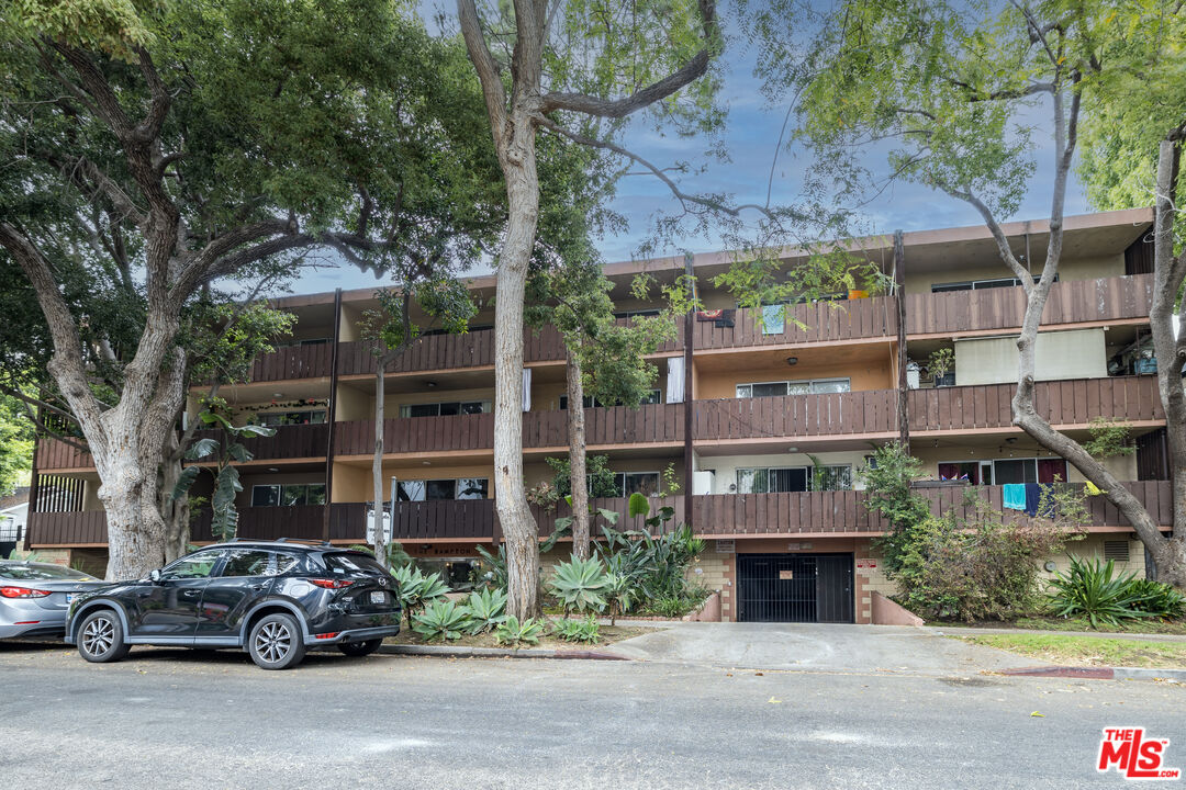 7545 W Hampton Ave Unit: 103