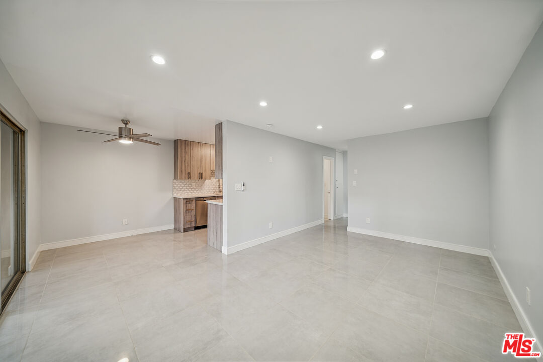 7545 W Hampton Ave Unit: 103