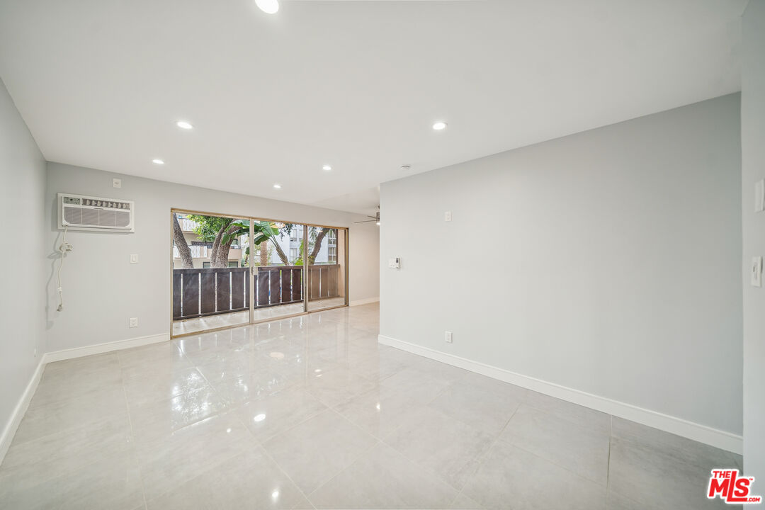 7545 W Hampton Ave Unit: 103