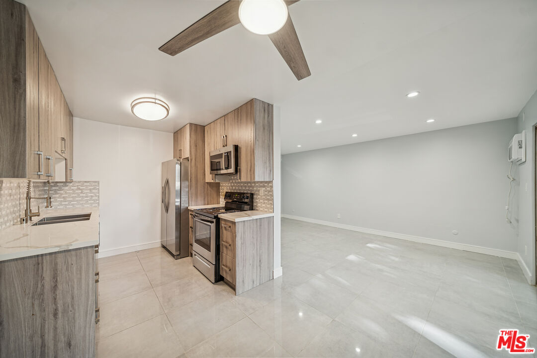 7545 W Hampton Ave Unit: 103