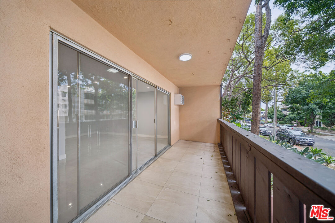 7545 W Hampton Ave Unit: 103