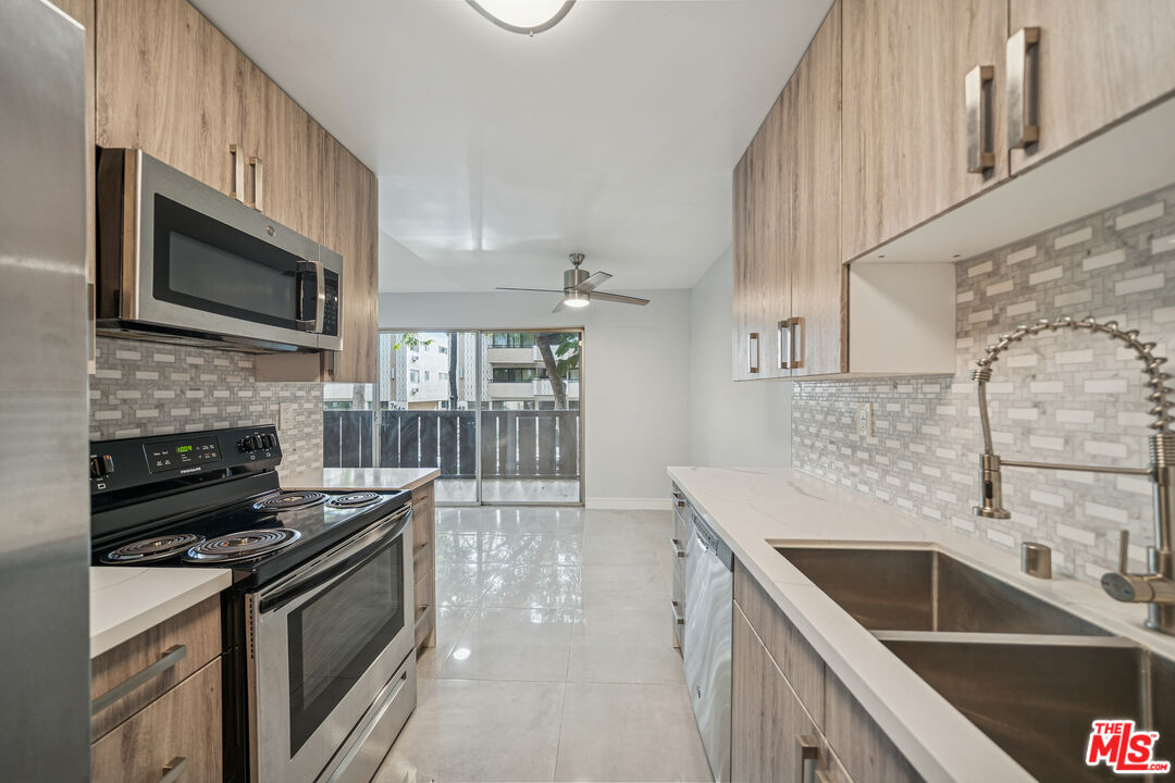 7545 W Hampton Ave Unit: 103