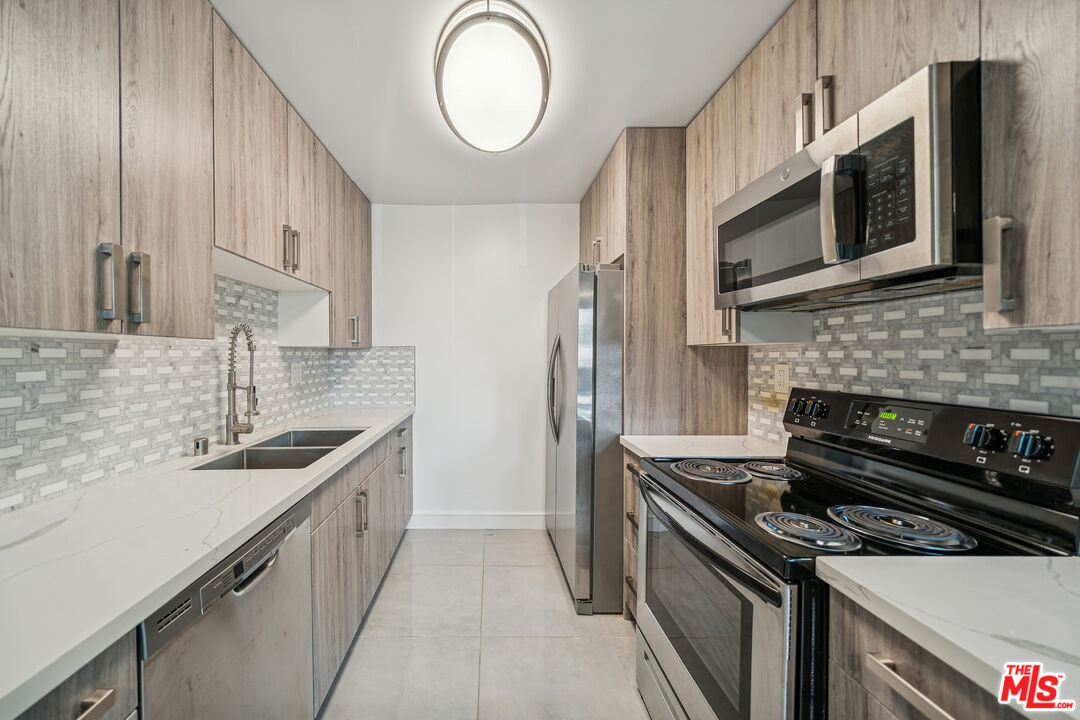 7545 W Hampton Ave Unit: 103