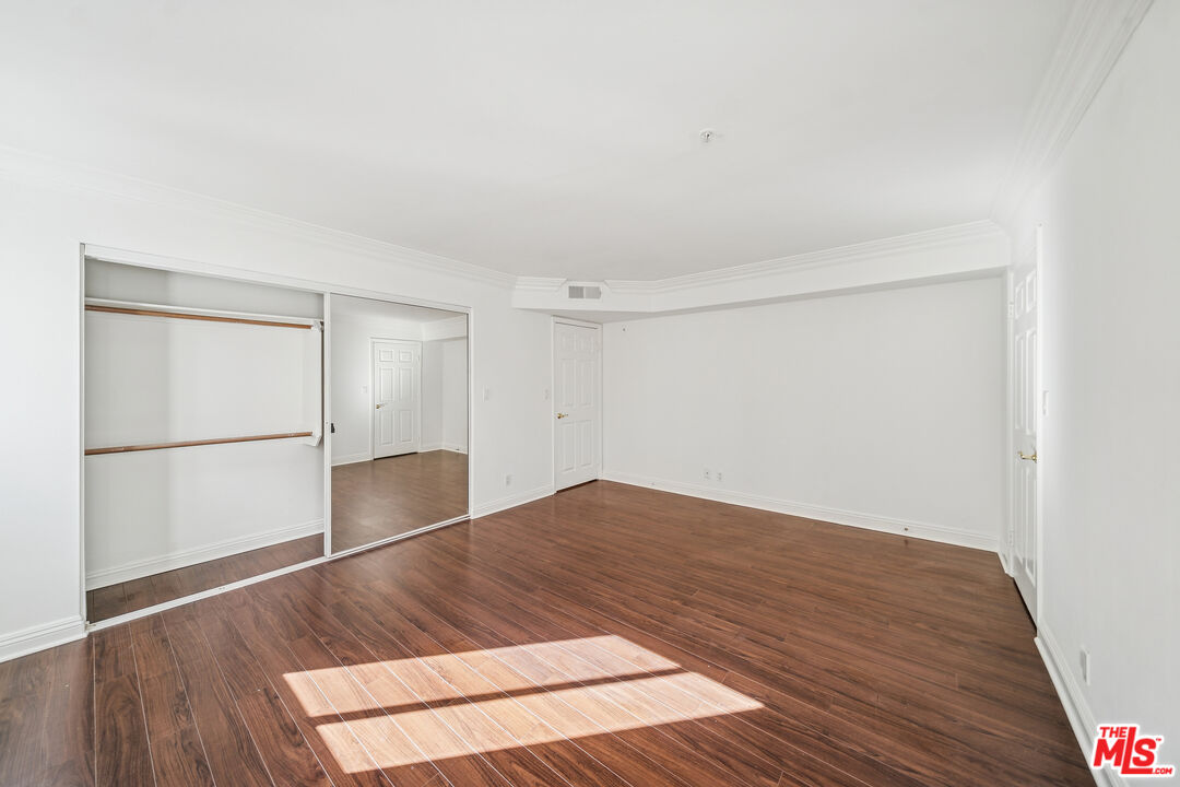 1508 Greenfield Ave Unit: 106