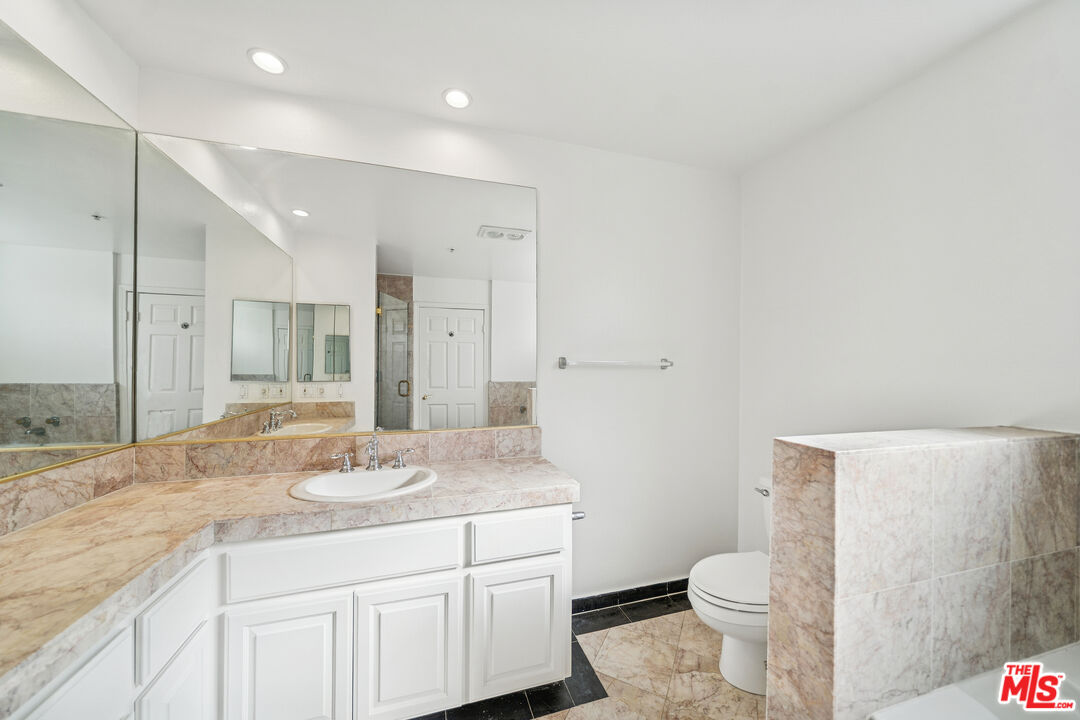 1508 Greenfield Ave Unit: 106