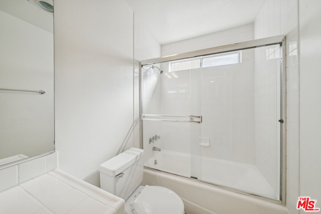 1508 Greenfield Ave Unit: 106