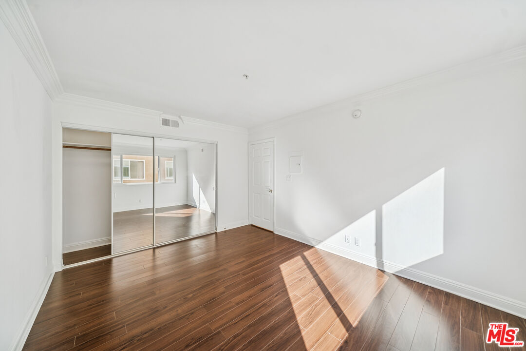 1508 Greenfield Ave Unit: 106