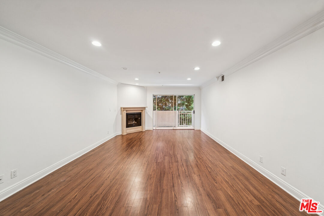 1508 Greenfield Ave Unit: 106