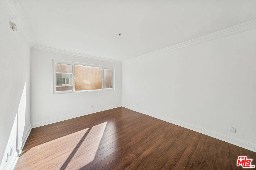 1508 Greenfield Ave Unit: 106