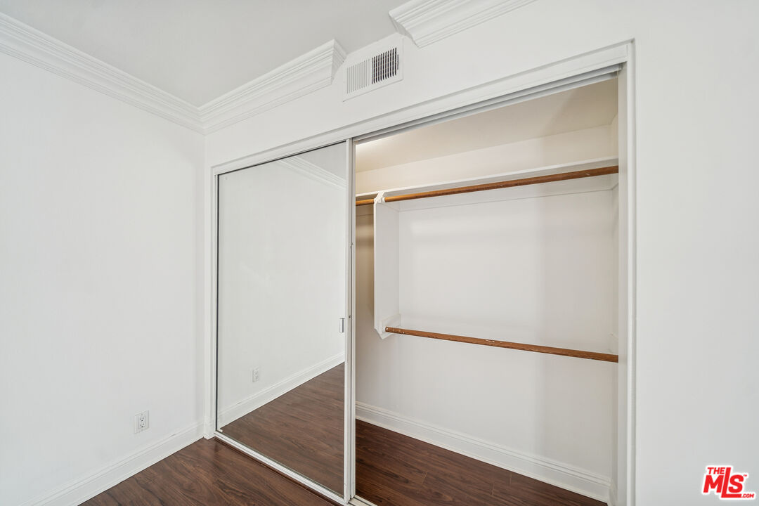 1508 Greenfield Ave Unit: 106