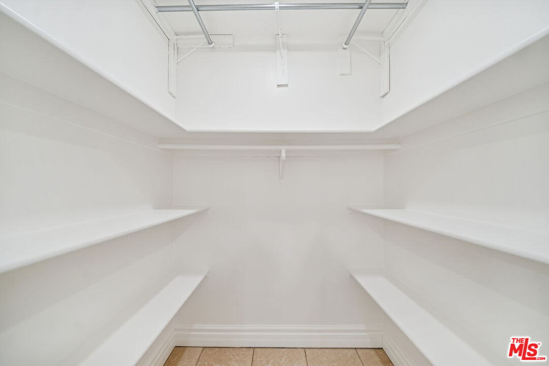 112 S Detriot St Unit: 112