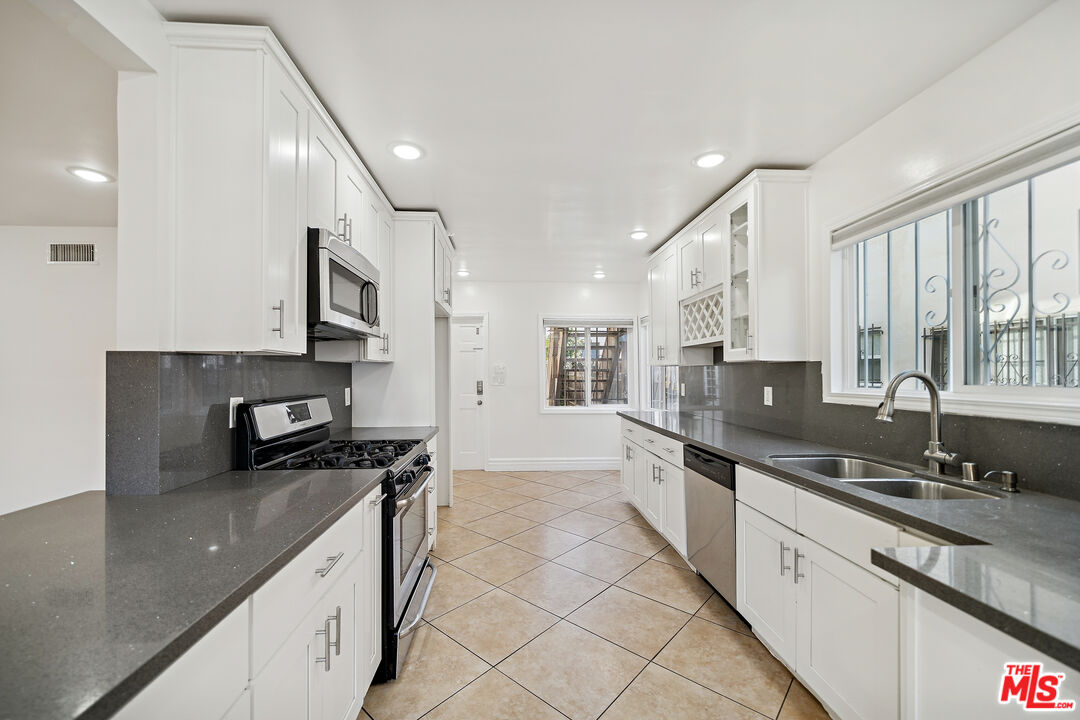 112 S Detriot St Unit: 112