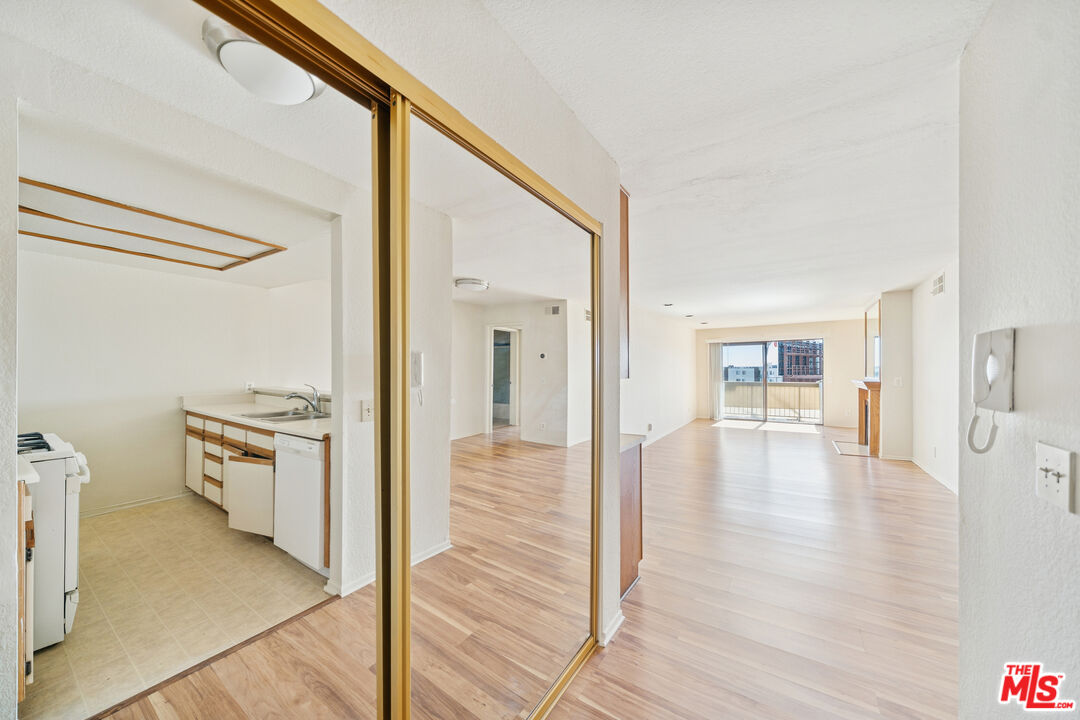 1519 N Martel Ave Unit: 204