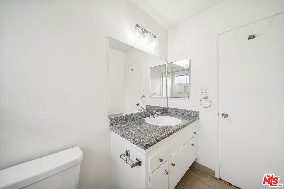 7548 Hampton Unit: 205