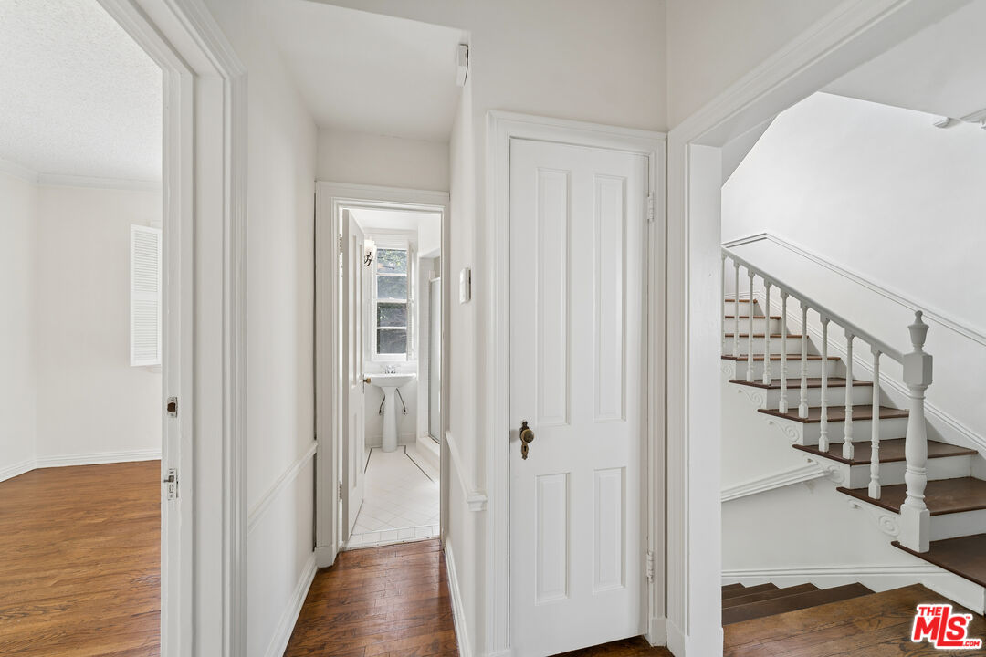 1284 S Beverly Glen Blvd