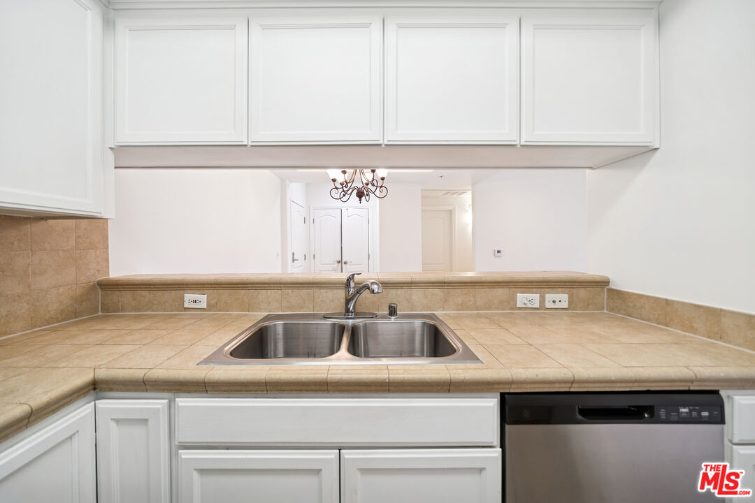 3328 Oakhurst Ave Unit: 202