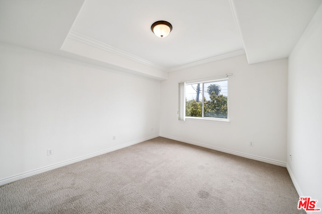 3328 Oakhurst Ave Unit: 202