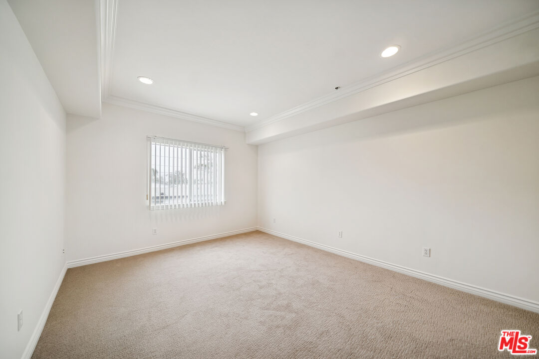 3328 Oakhurst Ave Unit: 202