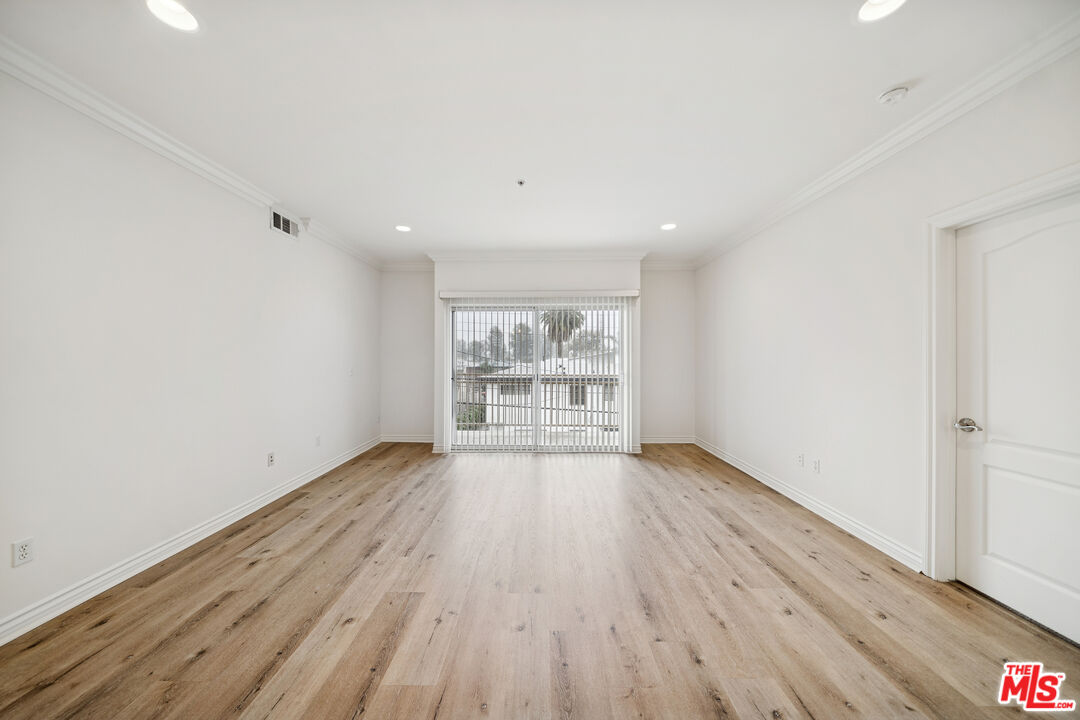 3328 Oakhurst Ave Unit: 202