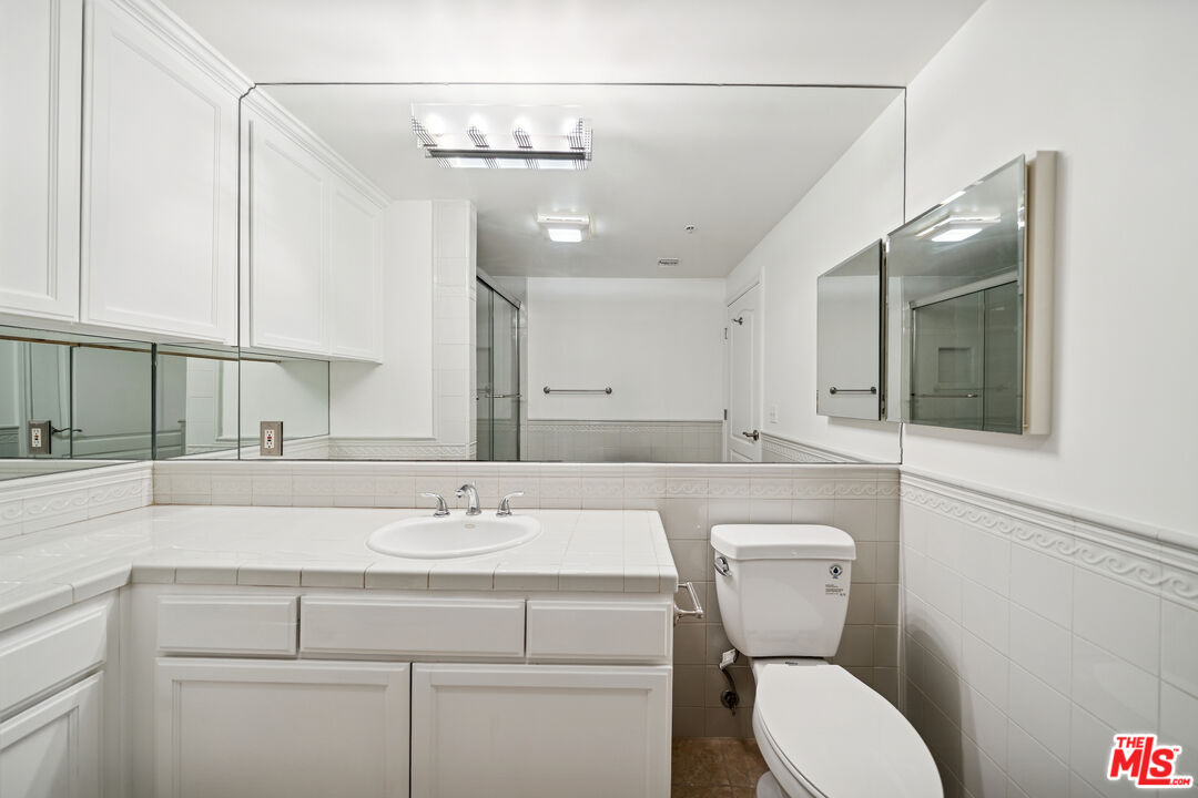 3328 Oakhurst Ave Unit: 202