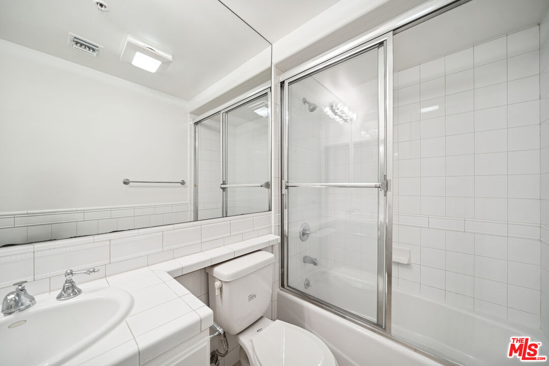 3328 Oakhurst Ave Unit: 202