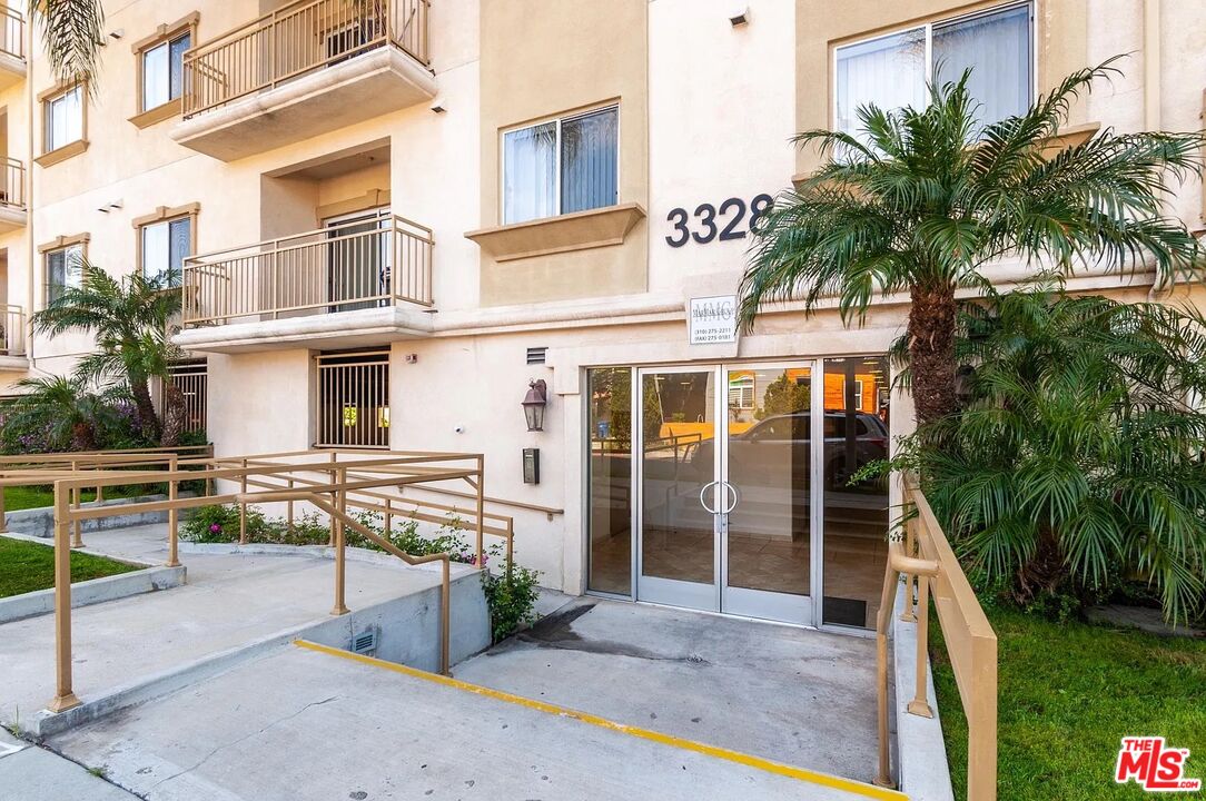 3328 Oakhurst Ave Unit: 202