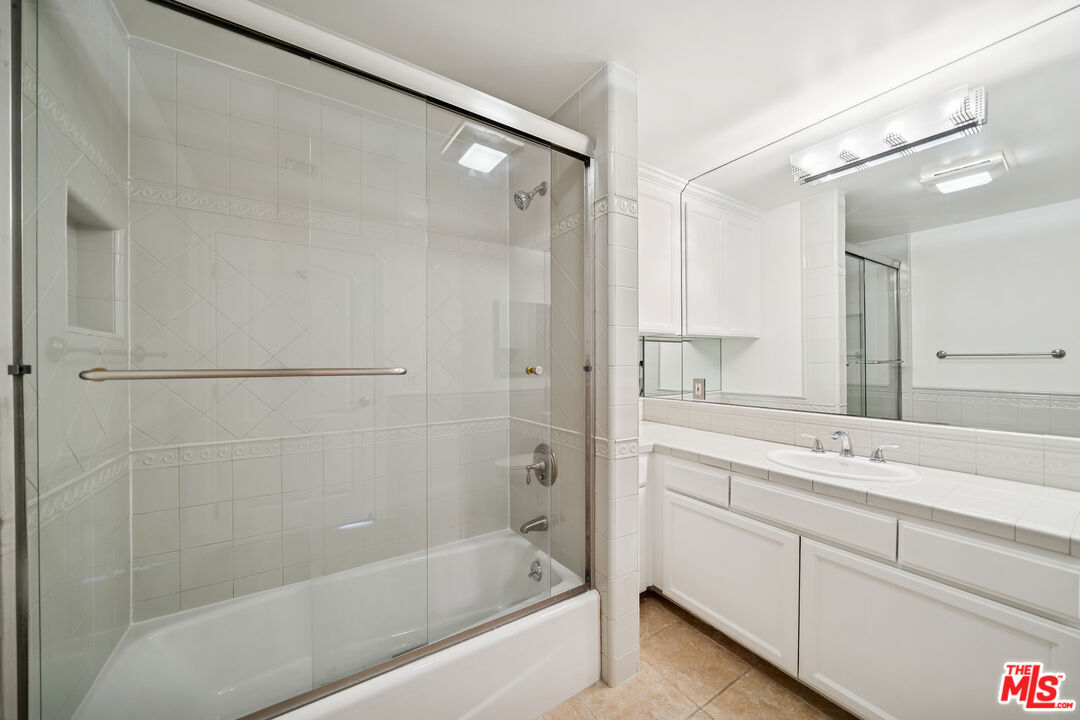 3328 Oakhurst Ave Unit: 202