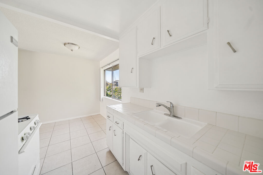 2038 S Holt Ave Unit: 16