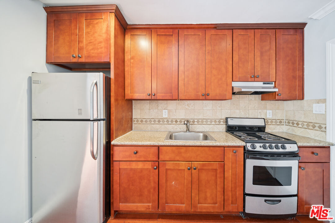 612 S Dunsmuir Ave Unit: 15
