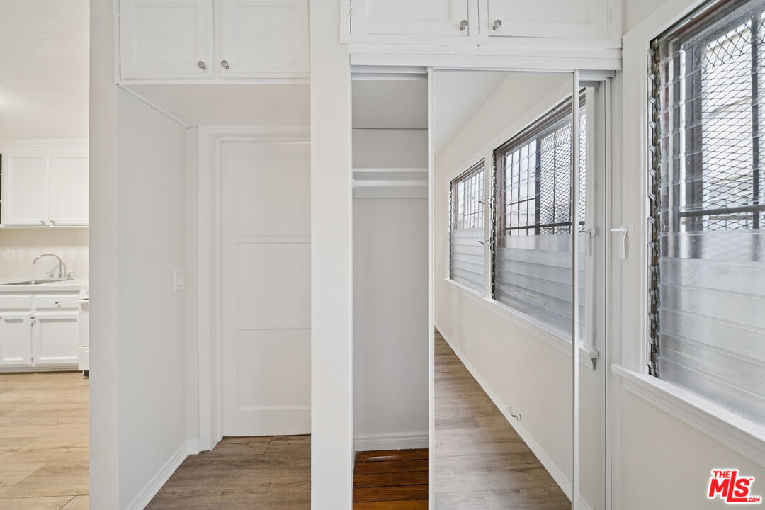 612 S Dunsmuir Ave Unit: 5