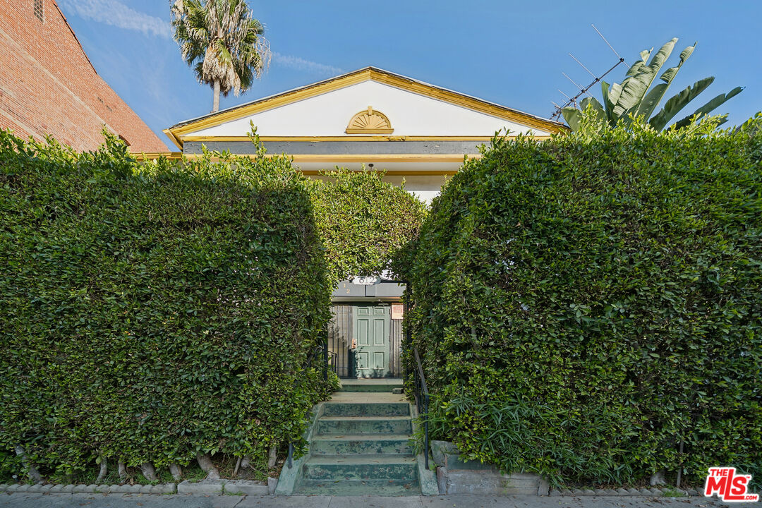 612 S Dunsmuir Ave Unit: 5