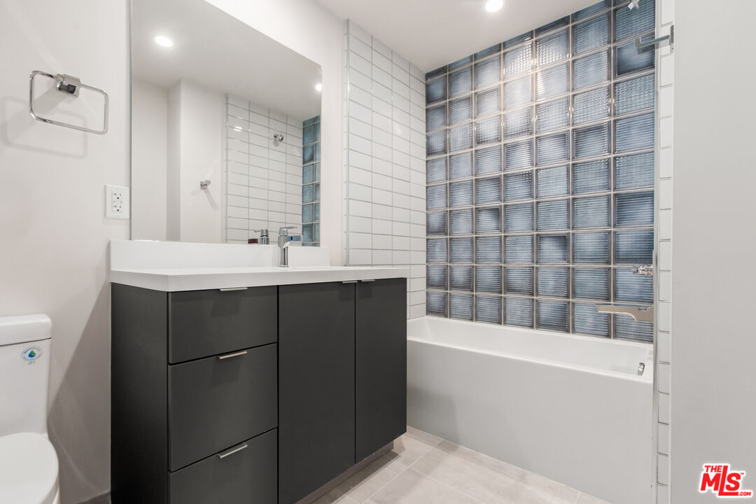 1226 S Bedford St Unit: 301