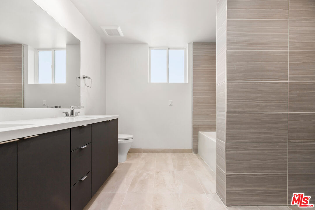 1226 S Bedford St Unit: 301