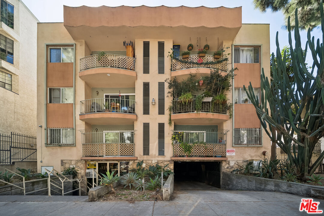 7032 Lanewood Ave Unit: 101