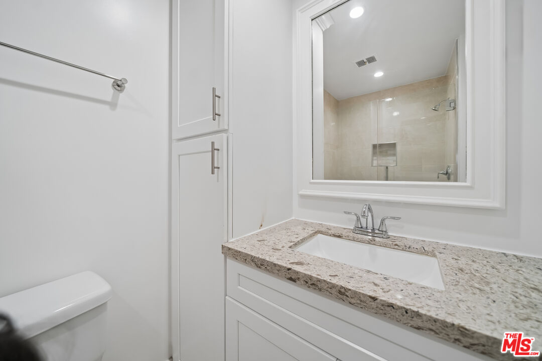 7032 Lanewood Ave Unit: 101