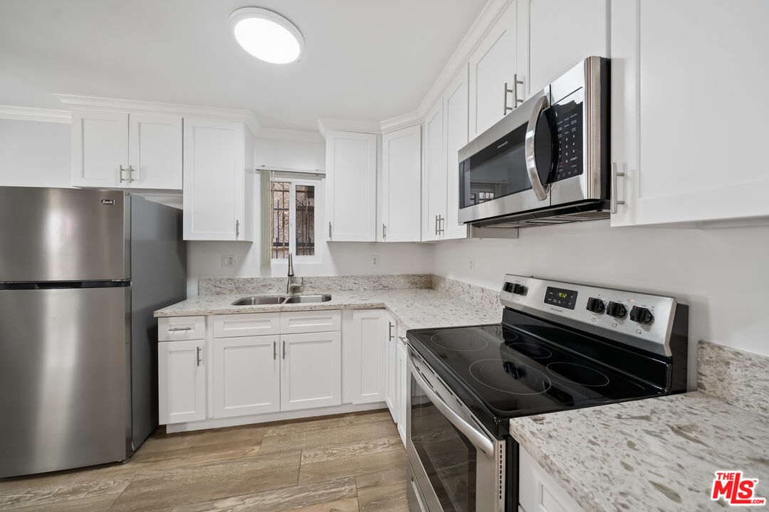 7032 Lanewood Ave Unit: 101