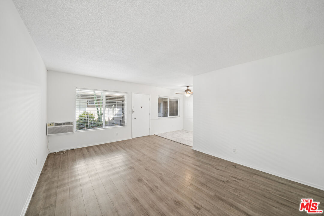7209 Willoughby Ave Unit: 2