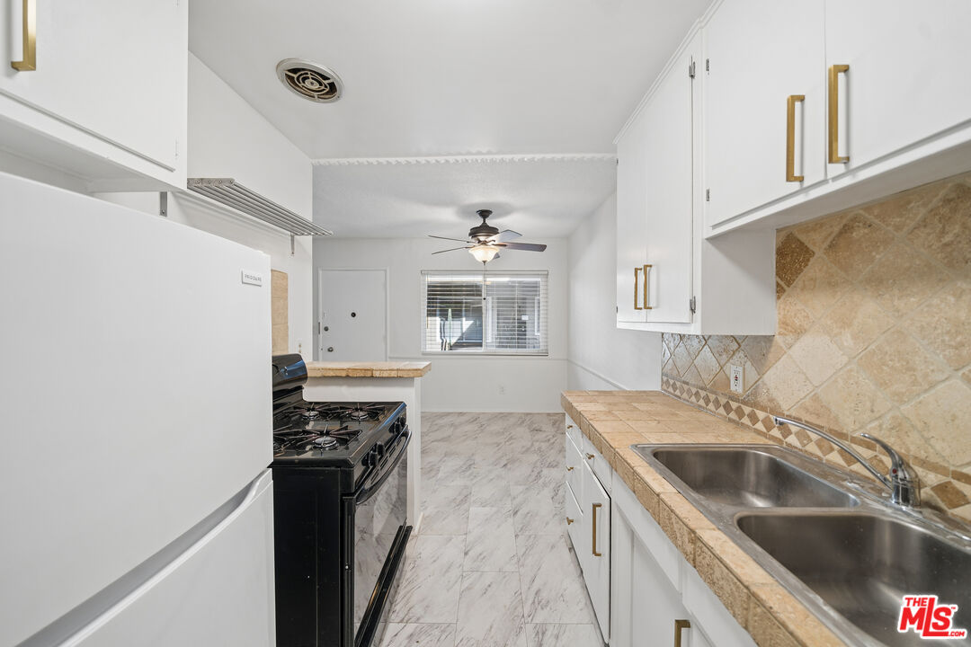 7209 Willoughby Ave Unit: 2