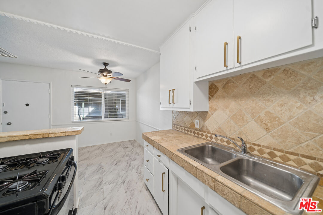 7209 Willoughby Ave Unit: 2